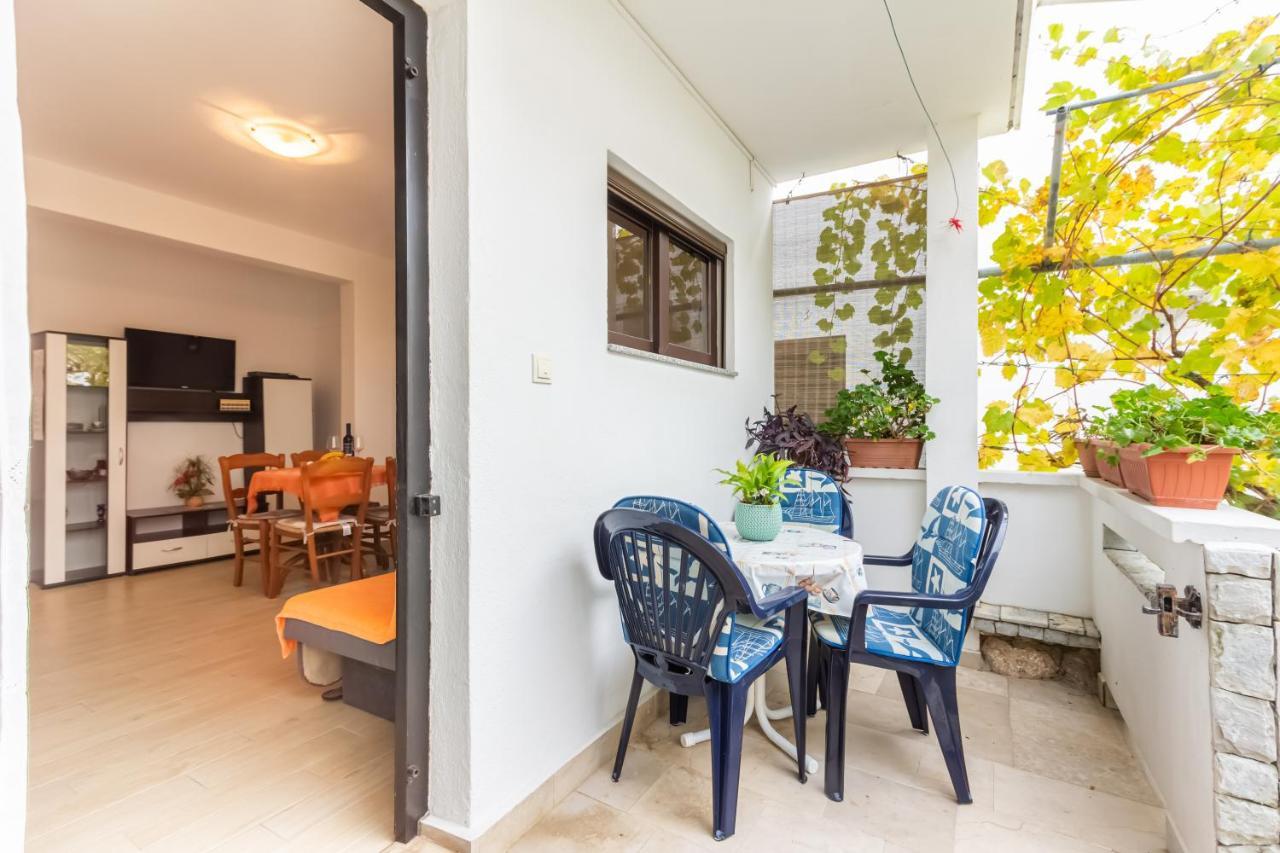 Apartments Sucur With Terrace Башка Екстер'єр фото