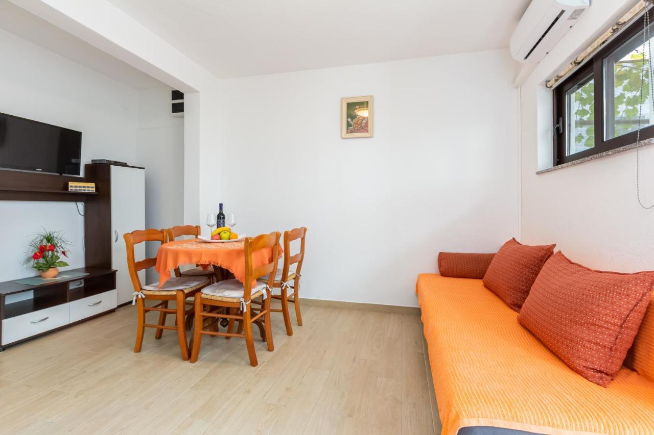 Apartments Sucur With Terrace Башка Екстер'єр фото