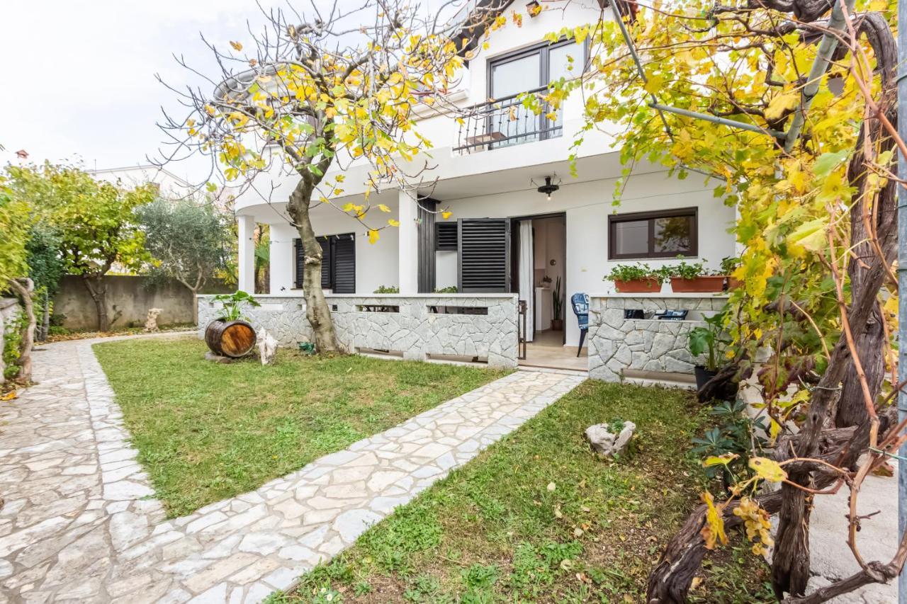 Apartments Sucur With Terrace Башка Екстер'єр фото