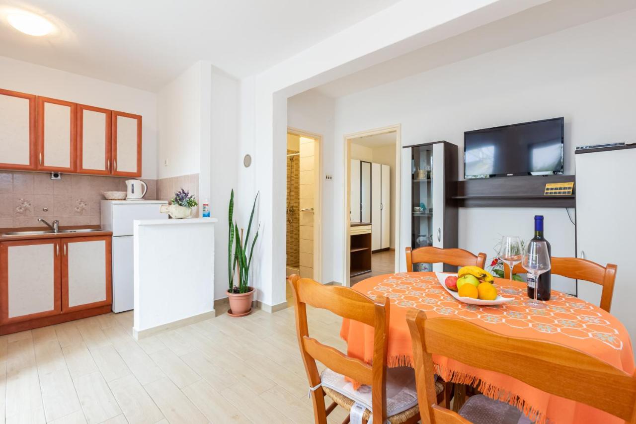 Apartments Sucur With Terrace Башка Екстер'єр фото