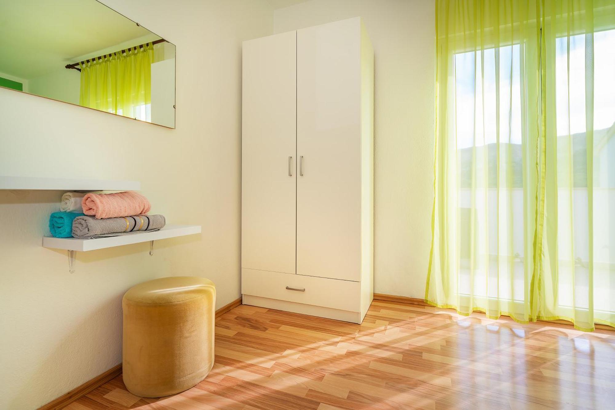 Apartments Sucur With Terrace Башка Екстер'єр фото